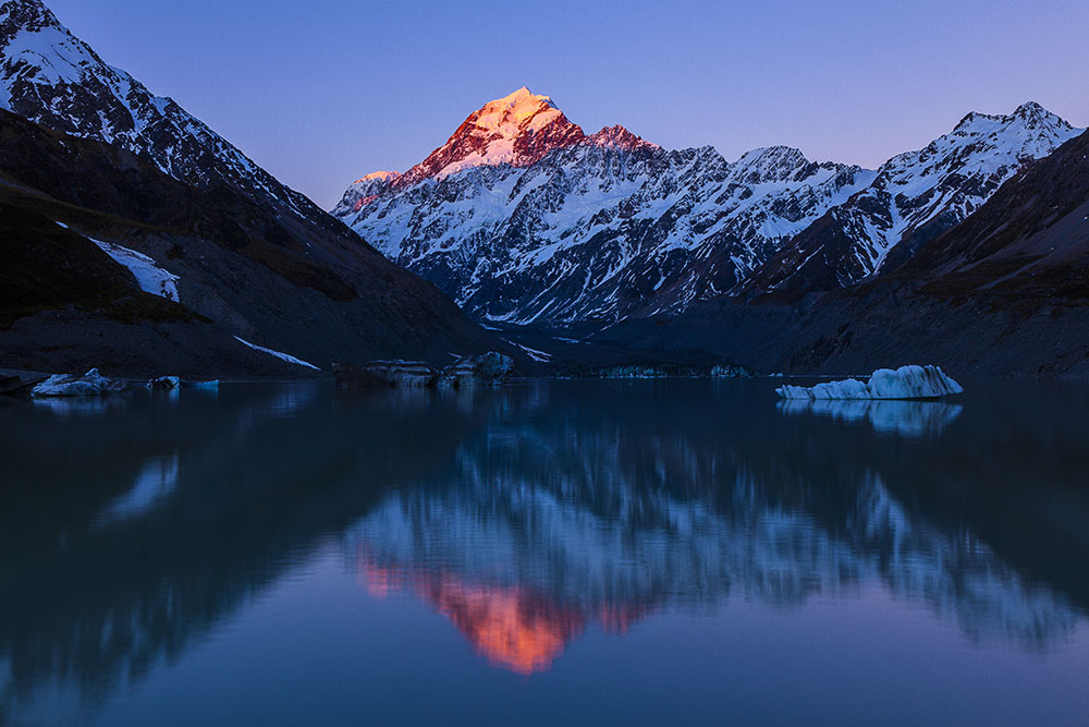 Aoraki/Mount Cook and Hooker Lake, Aoraki/Mount Cook National Park, New Zealand